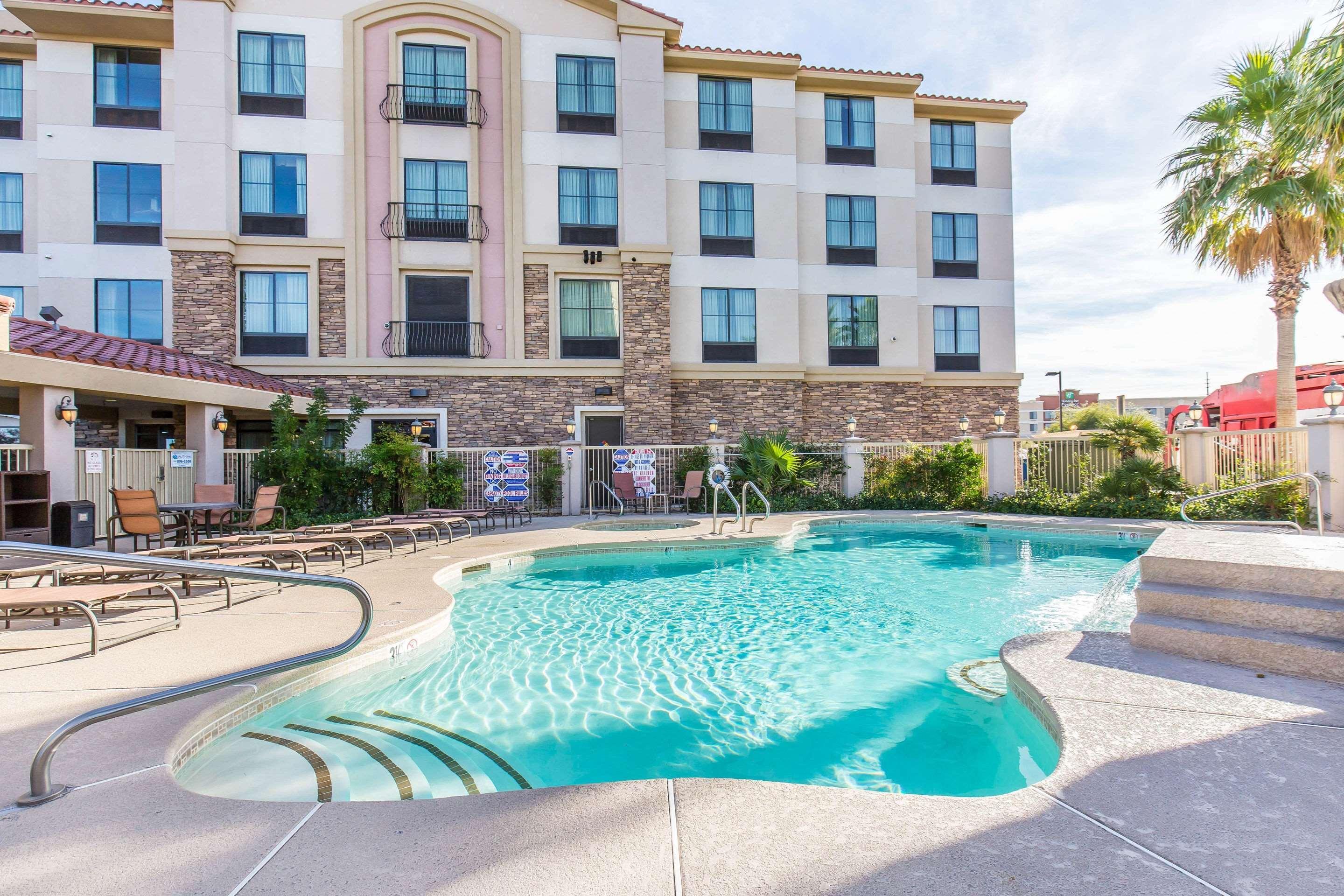 Comfort Inn & Suites Henderson - Las Vegas Exterior photo